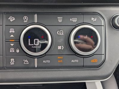 2026 Land Rover Defender 130 - Photo 28