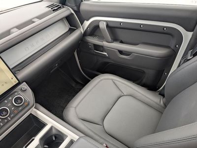 2026 Land Rover Defender 130 - Photo 16