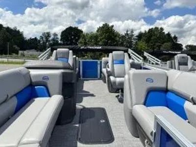 2026 Sun Tracker Party Barge 22 XP3 — rear three-quarter view