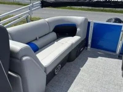 2026 Sun Tracker Party Barge 22 XP3 — side profile view