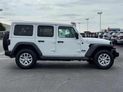 2023 Jeep Wrangler - Photo 7