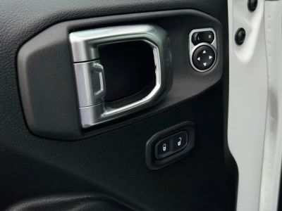 2023 Jeep Wrangler - Photo 14