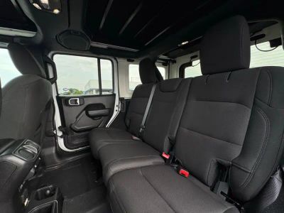 2023 Jeep Wrangler - Photo 19