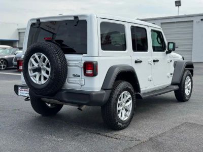 2023 Jeep Wrangler - Photo 12