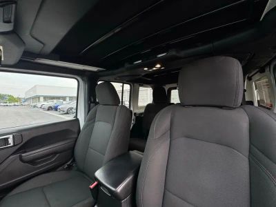 2023 Jeep Wrangler - Photo 18