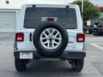 2023 Jeep Wrangler - Photo 10