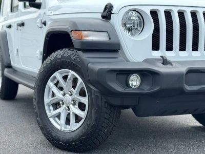 2023 Jeep Wrangler - Photo 3