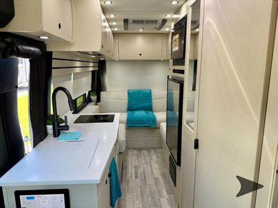 2026 Pleasure-Way Ontour — photo 9 view