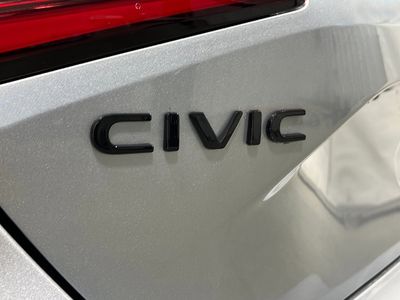 2026 Honda Civic Hatchback Hybrid - Photo 9