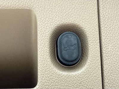 2019 Chevrolet Suburban — photo 14 view