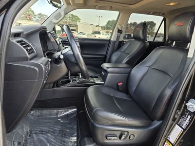 2018 Toyota 4Runner — photo 12 view