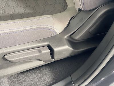 2025 Subaru Forester — photo 13 view