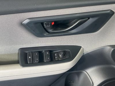 2025 Subaru Forester — photo 12 view