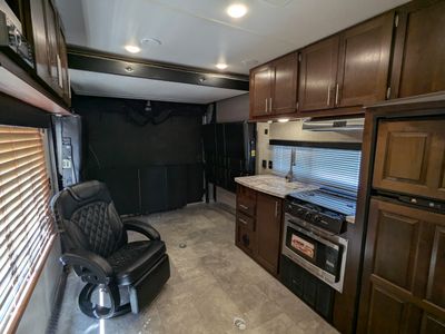 2018 Forest River Vengeance Rogue — photo 12 view