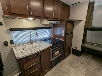 2018 Forest River Vengeance Rogue — photo 9 view