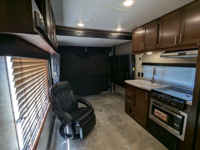 2018 Forest River Vengeance Rogue — photo 23 view