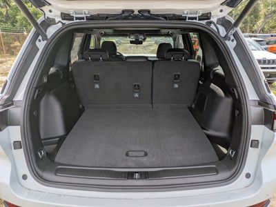 2026 Jeep Grand Cherokee — photo 12 view