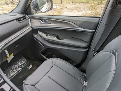 2026 Jeep Grand Cherokee — photo 18 view