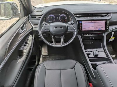 2026 Jeep Grand Cherokee — photo 17 view
