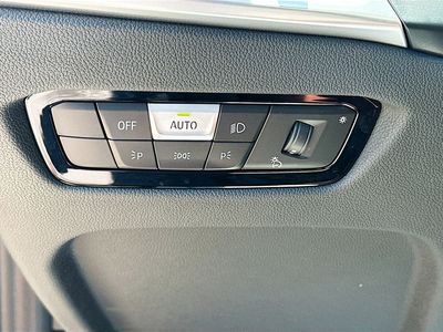 2025 BMW 3 Series - Photo 10