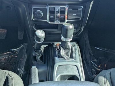 2021 Jeep Gladiator — photo 15 view
