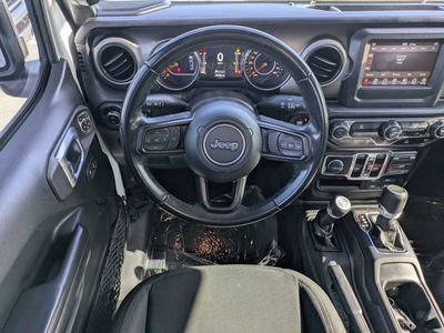 2021 Jeep Gladiator — photo 14 view