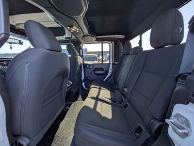 2021 Jeep Gladiator — photo 12 view