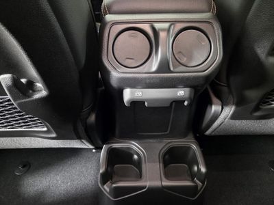 2026 Jeep Gladiator — photo 18 view