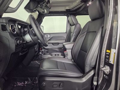 2026 Jeep Gladiator — photo 10 view