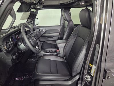 2026 Jeep Gladiator — photo 9 view