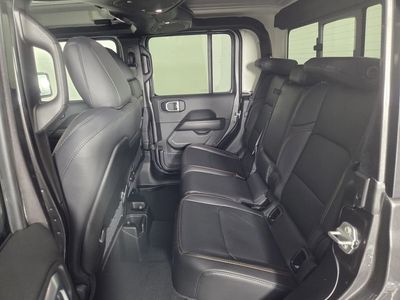 2026 Jeep Gladiator — photo 17 view