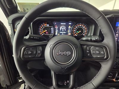 2026 Jeep Gladiator — photo 12 view