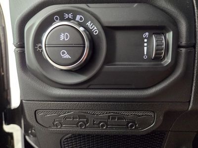 2026 Jeep Gladiator — photo 15 view