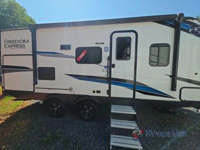 2024 Coachmen RV Freedom Express Ultra Lite — photo 10 view