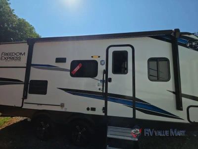2024 Coachmen RV Freedom Express Ultra Lite — photo 17 view