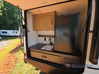 2024 Coachmen RV Freedom Express Ultra Lite — photo 12 view