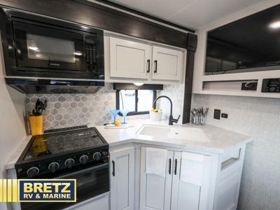 2024 Jayco Jay Feather — photo 11 view