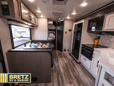 2024 Jayco Jay Feather — photo 8 view