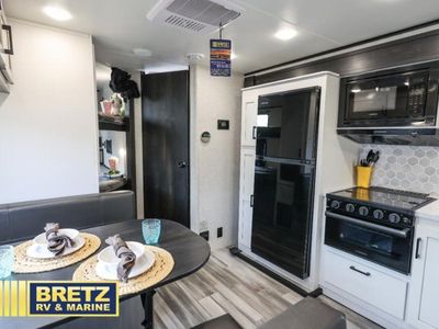 2024 Jayco Jay Feather — photo 9 view