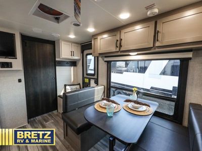 2024 Jayco Jay Feather — photo 15 view