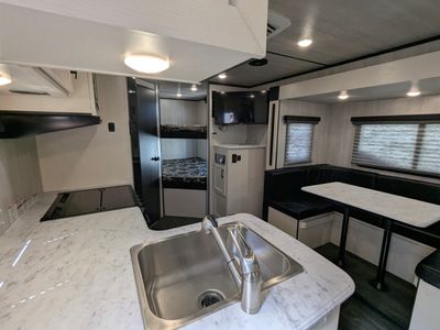 2024 Genesis Supreme Surfside Limited — photo 21 view