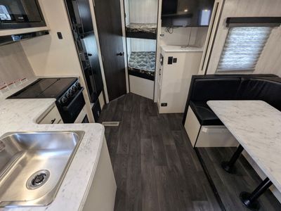 2024 Genesis Supreme Surfside Limited — photo 10 view