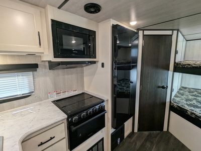 2024 Genesis Supreme Surfside Limited — photo 7 view