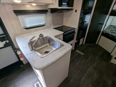 2024 Genesis Supreme Surfside Limited — photo 11 view