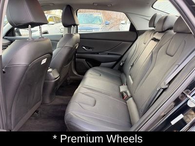 2023 Hyundai Elantra Limited - Photo 33