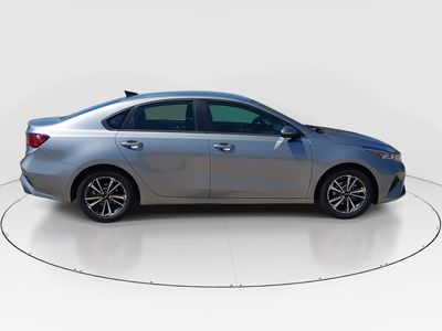 2024 Kia Forte — photo 8 view