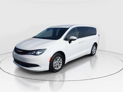 2022 Chrysler Voyager - Photo 3