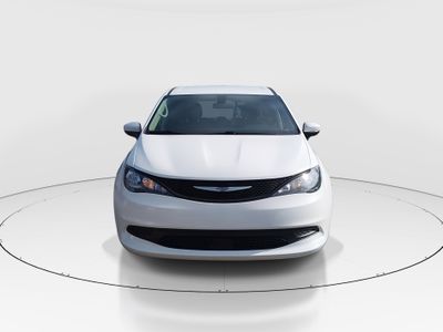 2022 Chrysler Voyager - Photo 2
