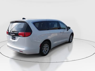 2022 Chrysler Voyager - Photo 7