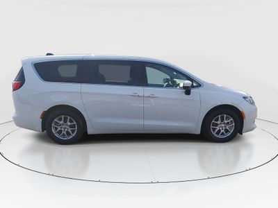 2022 Chrysler Voyager - Photo 8